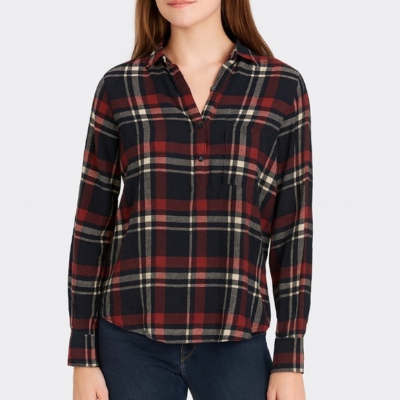 beachlunchlounge Orange & Black Plaid Button-Down Flannel Shirt - Picture 2 of 7